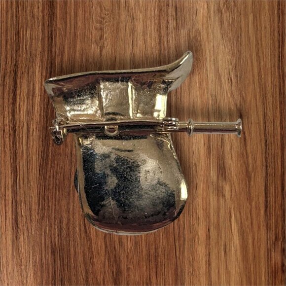 Vintage Equestrian Saddle Brooch Pin Gold-Tone With Red Enamel Accents horse - Picture 4 of 8